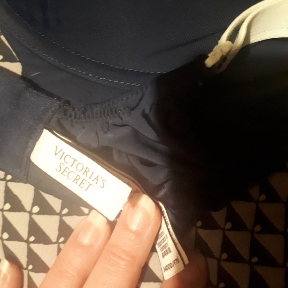 Victoria Secret Bra - Picture 2 of 2